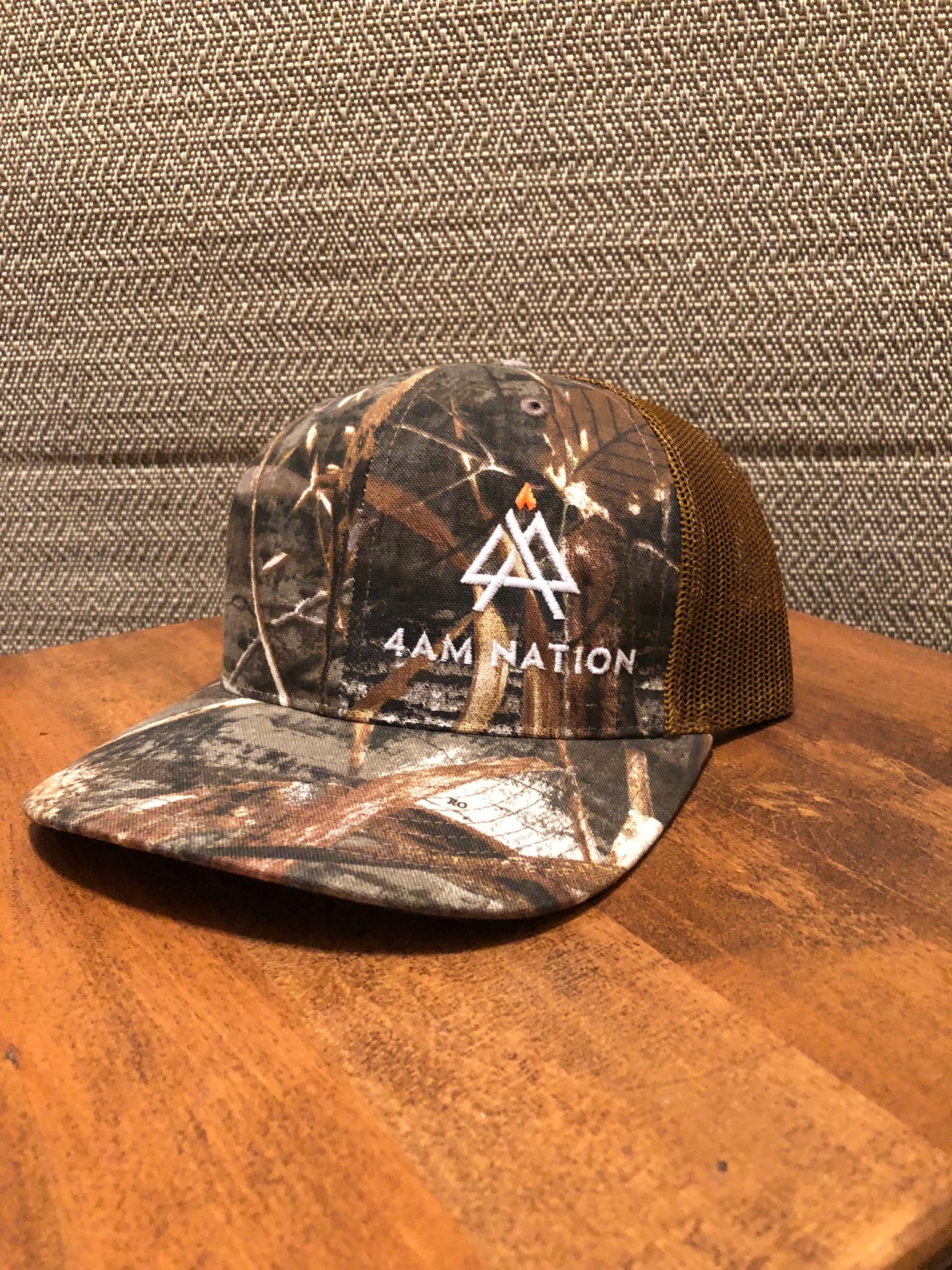 CAMO AND BUCK - WHITE LOGO ORANGE TIP